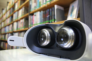 Virtual Reality-Brille in der Stadtbücherei Hilpoltstein