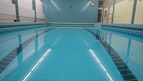 Lehrschwimmbecken Schwimmen