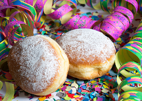 Fasching Krapfen Konfetti und Luftschlangen