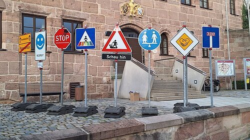 Verkehrsschilder der Gerechtigkeit