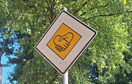 Schilder der Gerechtigkeit | Zusammenhalt