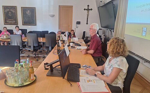 Mit Feuereifer diskutierte der Ferienrat verschiedene, für Kinder relevante, Vorschläge aus dem Stadtleitbild.