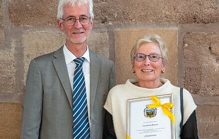 Monika Bergauer erhält erste Ehrenmedaille der Stadt Hilpoltste Als erste Preisträgerin überhaupt wurde Monika Bergauer mit der neuen "Ehrenmedaille für herausragendes bürgerschaftliches Engagement" der Stadt Hilpoltstein ausgezeichnet.